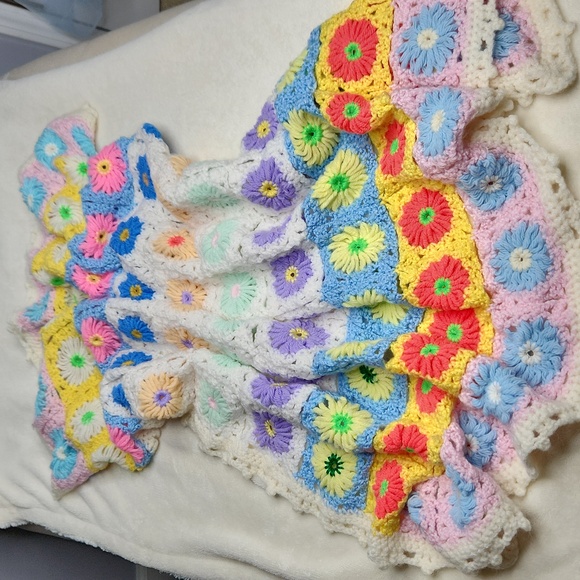 Granny square baby blanket,  38 X 46 - Picture 5 of 5